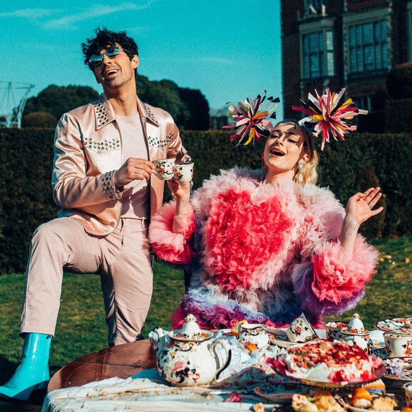 joe jonas, sophie turner in sucker