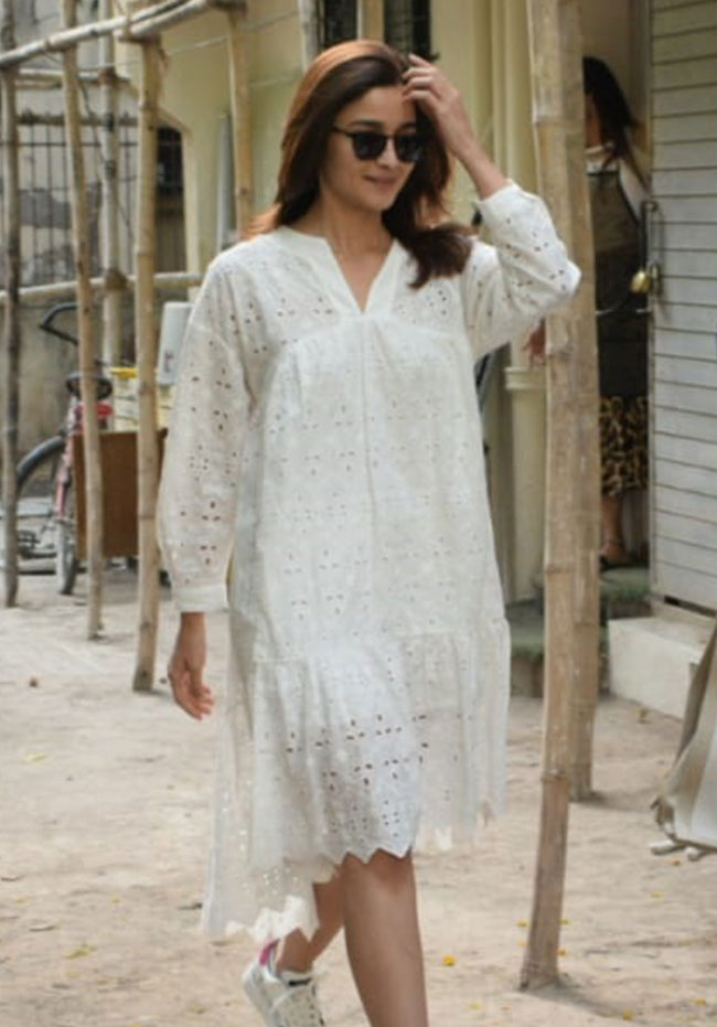 kareena, alia bhatt, white, celebrities in white, white, summer fashion, summer fashion, indian express, indian express news