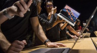 Apple, Apple MacBook display issue, MacBook Pro display problems, MacBook Pro backlight display, MacBook Pro display issue, MacBook Pro free repair