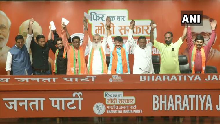 bjp tmc, bjp tmc MLAs, Trinamool Congress, BJP Bengal MLAs, BJP in Bengal, Bengal MLAs join BJP, TMC MLAs BJP, mukul roy, kailash vijyavarga