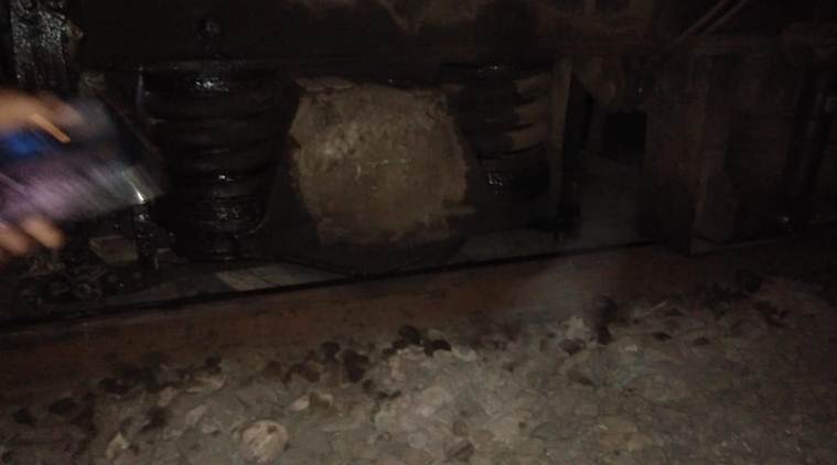 mumbai local train, mumbai local train derail, mumbai train derail, kurla railway station, mumbai train accident, central railways, Chhatrapati Shivaji Maharaj Terminus, csmt