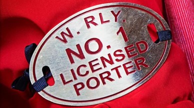 Coolie No 1 release date