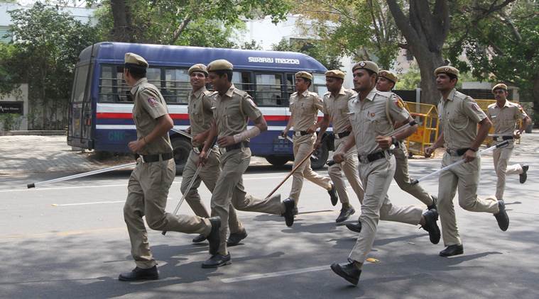 Delhi, Delhi news, Delhi tempo driver video, Delhi  tempor driver police video, Delhi police, Delhi police news, Delhi police video, Indian Express