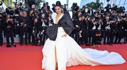 Turning Heads - Cannes 2022: Aishwarya Rai Bachchan Strikes A Pose