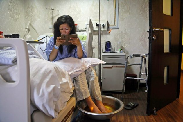 MT everest, nepal, mountaineers dead, death on everest, everest climbing, mt everest climbing, indian express