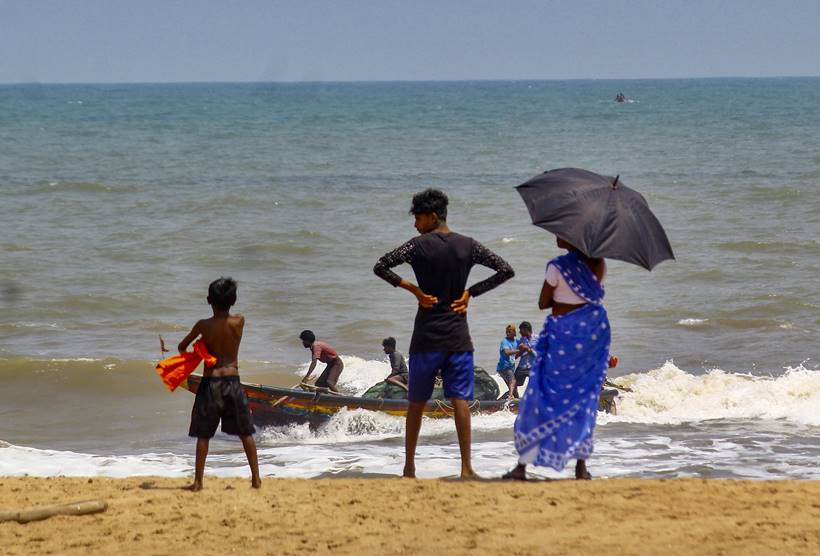 weather, cyclone fani, cyclone fani photos, cyclone fani news, weather today, today weather, imd weather forecast, weather report, weather warning, red alert in tamilnadu today, cyclone fani, cyclone fani in chennai, weather report today, weather forecast, weather forecast today, weather forecast report, weather forecast today in delhi, delhi weather, imd weather forecast, imd weather forecast today, imd weather forecast today delhi, india news, indian express
