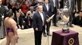 donald trump in japan, trump attends sumo summit photos, trump in japan photos, shinzo abe, japan pm, melania trump, sumo wrestling, world news, indian express