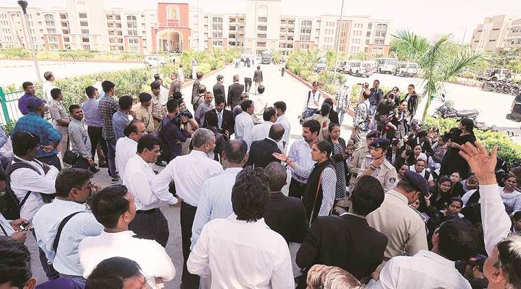 gujarat lawyers protest, gujarat lawywers, gujarat, district court complex, vadodara court complex, lawyers detained, stone pelting, indian express