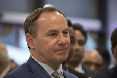 intel, intel corp, inter corp ceo, intel ceo, bob swan, swan, santa clara, california, pc sales, pc processor, philadelphia stock exchange semiconductor index, xeon processors, taiwan semiconductor manufacturing co, bloomberg, bloomberg newswires