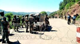 Army diffuses IED on Jammu-Poonch highway Indian railways, kashmir article 35A, article 35a, article 35 a, j&k letter to railways, jammu and kashmir army, jammu and kashmir article 35a, j&k article 35a, kashmir valley, indian express, kashmir news