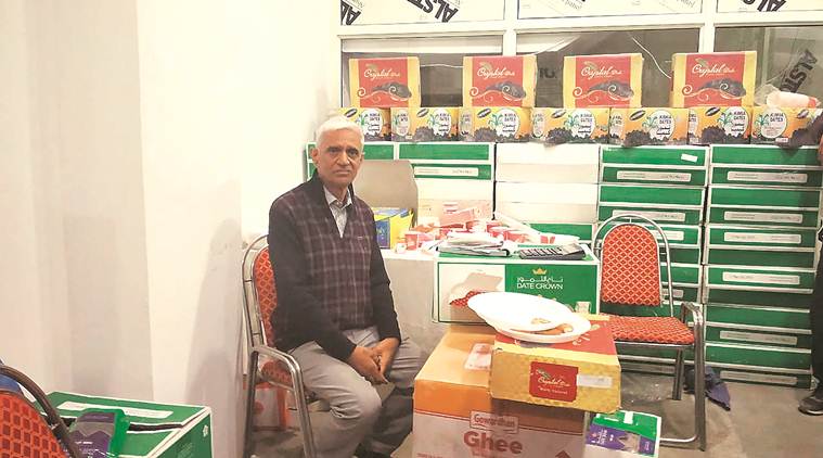 jammu and kashmir, Roshan Lal Mawa, kashmiri pandit, kashmiri pandit kashmir, kashmiri pandit shop Zaina Kadal, kashmiri pandits exodus, Indian express
