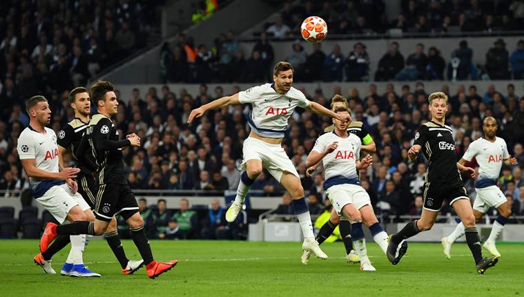 Tottenham's Fernando Llorente misses a chance to score