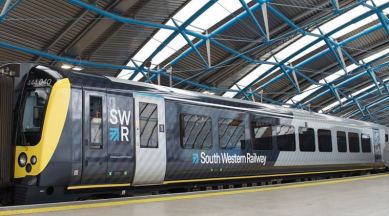 Passengers laugh after train driver broadcasts porn over sound ...