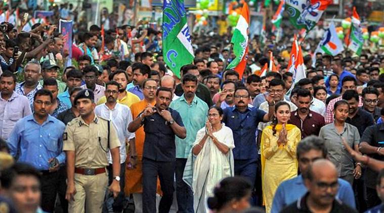 mamata banerjee narendra modi, mamata banerjee, narendra modi, pm modi, pm modi in bengal, bengal elections, lok sabha elections in west bengal, west bengal lok sabha elections, kolkata, pm modi in kolkata, amit shah in kolkata, bjp bengal, elections in kolkata, hindu voters in bengal, hindu voters in kolkata, polarisation, polarisation in bengal, mamata appeasement politics