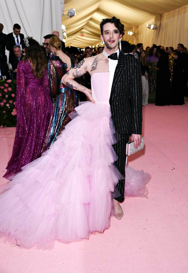 From Katy Perry to Jared Leto: Photos of the most dramatic outfits at ...