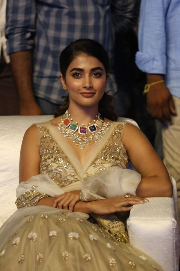 pooja hegde at Maharshi trailer and music launch