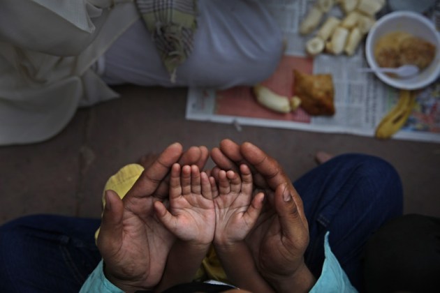 ramadan, ramzan, ramadan 2019, ramzan 2019 photos, ramadan 2019 photos, how muslims are observing ramadan, ramadan 2019 india, ramadan mubarak, ramadan quotes, ramadan wishes, ramadan 2019 date, ramadan 2018 time table, indian express, indian express news