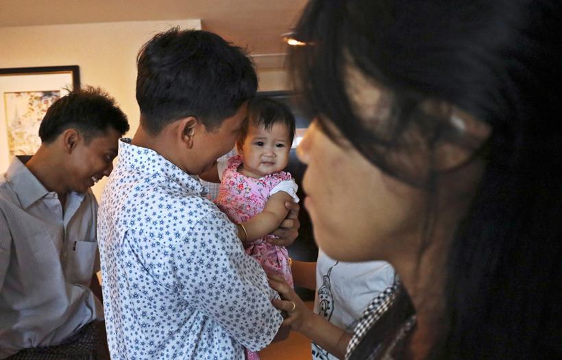 reuters journalists, reuters journalists rohingya, reuters journalist freed, reuters journalist photos, myanmar jail reuters journalists, WA LONE, KYAW SOE OO, reuters report rohingya, world news, indian express
