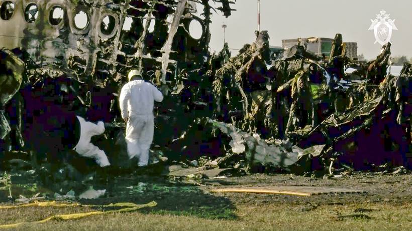 Russian passenger plane fire, Russia plane fire, russian plane fire photos, Russia plane crash, Aeroflot passenger plane fire, plane catches fire, Russian plane fire dead, Russian plane fire death toll, World news, Indian Express