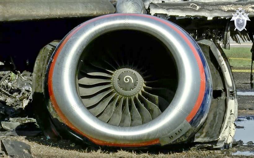 Russian passenger plane fire, Russia plane fire, russian plane fire photos, Russia plane crash, Aeroflot passenger plane fire, plane catches fire, Russian plane fire dead, Russian plane fire death toll, World news, Indian Express