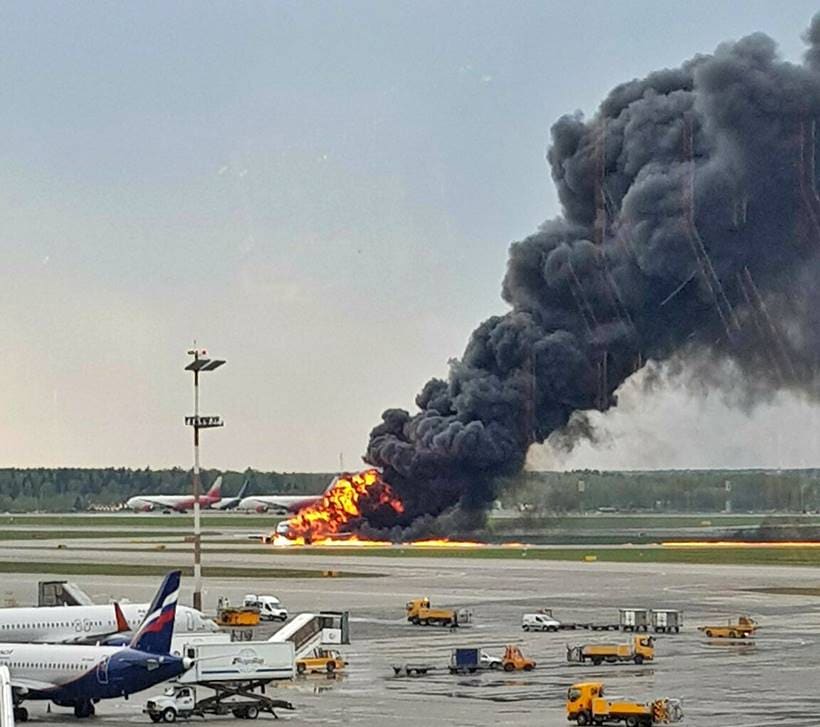 Russian passenger plane fire, Russia plane fire, russian plane fire photos, Russia plane crash, Aeroflot passenger plane fire, plane catches fire, Russian plane fire dead, Russian plane fire death toll, World news, Indian Express