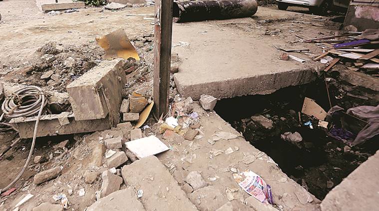 delhi, delhi news, drowned in sewers, labourers drowned in sewers, indian express