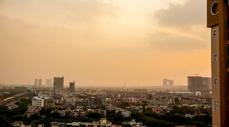 air pollution, summer smog, smog, smog in delhi, thick haze, nitrogen oxides, ozone, air pollutants, AQI, Air Quality Index, air quality, Delhi NCR smog, breathing concerns, health, lifestyle, children, asthma, children at risk, heat, summer issues, elections, voting day, dust storms, indianexpress.com, indianexpress, indianexpressonline, 