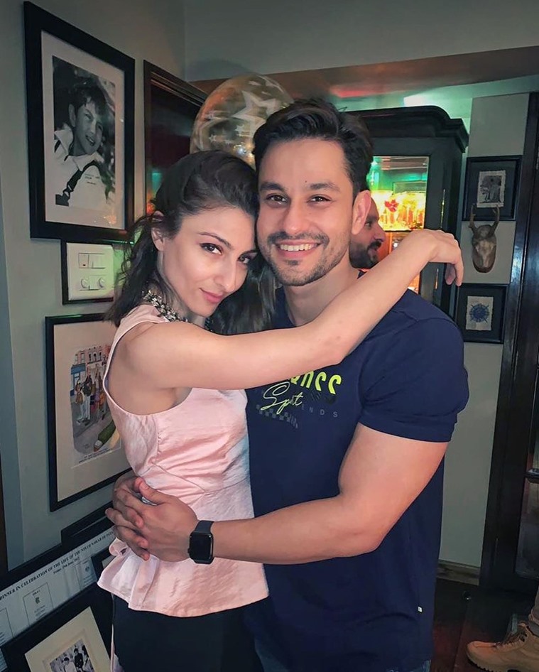 Kunal Kemmu Celebrates Birthday With Saif Ali Khan Kareena Kapoor Khan And Others Bollywood