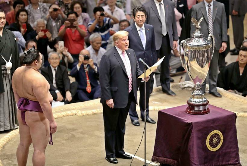 donald trump in japan, trump attends sumo summit photos, trump in japan photos, shinzo abe, japan pm, melania trump, sumo wrestling, world news, indian express