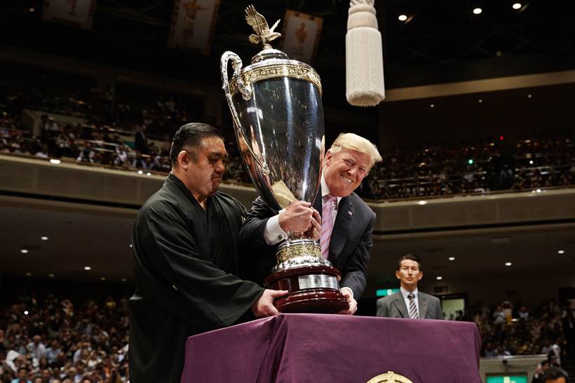 donald trump in japan, trump attends sumo summit photos, trump in japan photos, shinzo abe, japan pm, melania trump, sumo wrestling, world news, indian express