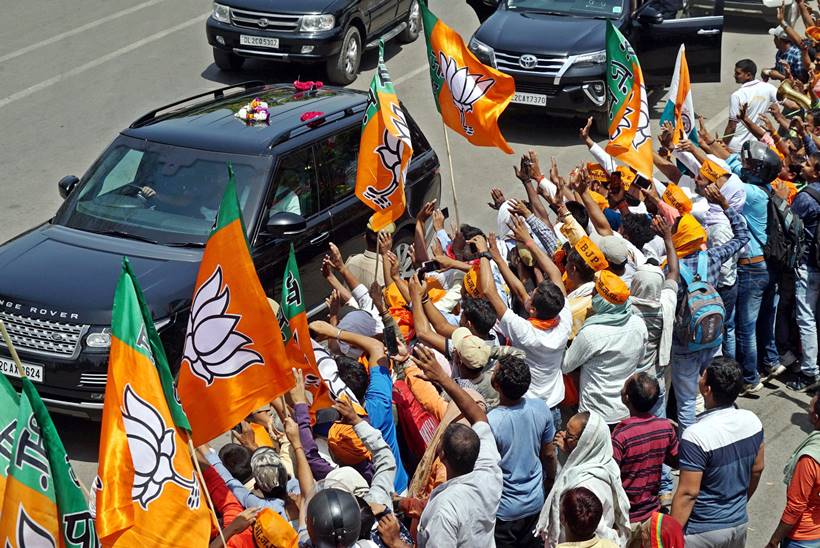 Narendra Modi, Modi in Varanasi, Modi in Varanasi photos, PM Modi in Varanasi, BJP, Amit Shah, Modi road show, kashi Vishwanath, Modi varanasi results, India news, Indian Express