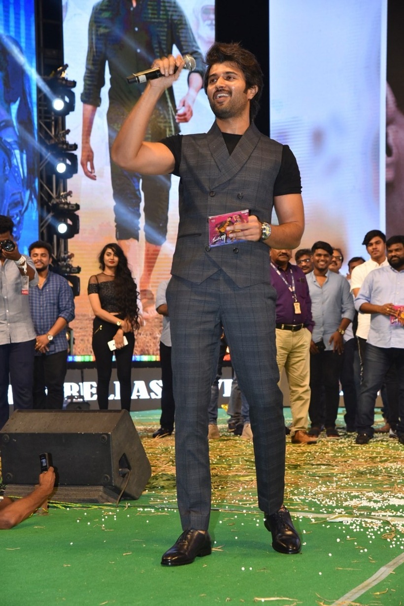 vijay deverakonda at Maharshi trailer and music launch