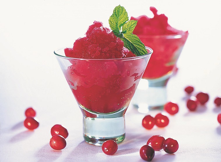 summer, summer drinks, cranberry popsicles, cranberry sorbet