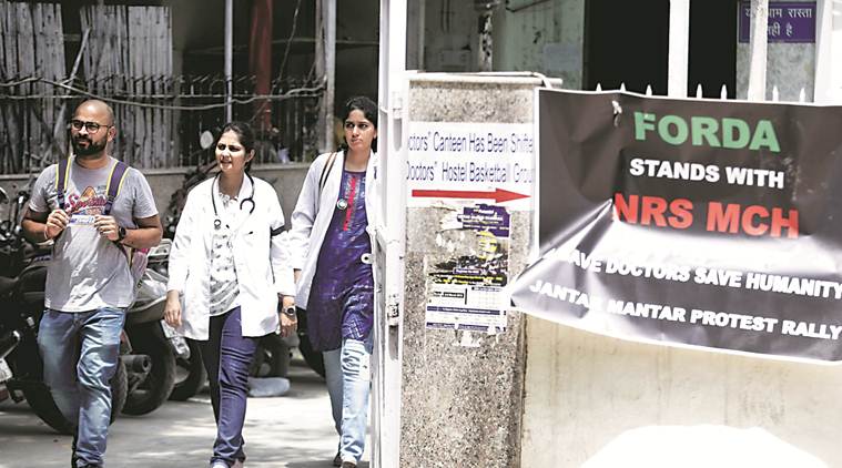 Doctors strike, AIIMS doctor strike, Indian Medical Association, Safdarjung Hospital, Bengal doctors, Mamata Banerjee, Indian Express