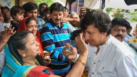 akash vijayavargiya, akash vijayavargiya cricket bat video, akash vijayavargiya beats MC official with bat, Kailash Vijayvargiya son, mc official attacked by akash Vijayvargiya, BJP, Madhya Pradesh BJP