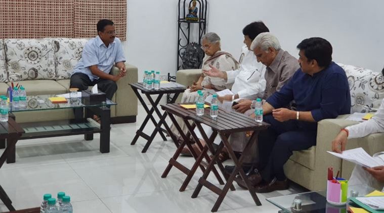 sheila dikshit meets arvind kejriwal, delhi cm, sheila dikshit, arvind kejriwal, delhi congress, aap, delhi news, indian express