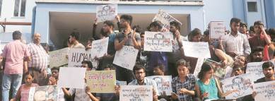 Bengal protests: Doctors defy Mamata’s deadline, continue stir