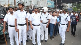 In Bengal's Bhatpara, three injured as fresh violence breaks out