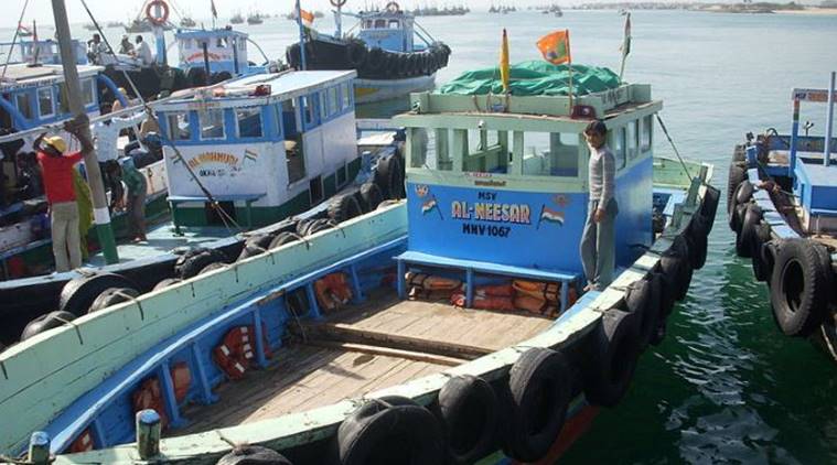 Gujarat boat strike, Okha boatmen strike, Gujarat Maritime Board, Gujarat boatmen, Beyt Dwarka island, Okha, Indian Express