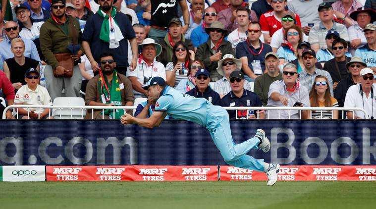 Chris Woakes, Chris Woakes catch, Chris Woakes best catch, World Cup 2019 best catches, World Cup 2019 catch of the tournament, Imam-ul-Haq, Mohammad Hafeez, Babar Azam, England vs Pakistan, Pakistan vs England, ENG v PAK, PAK v ENG