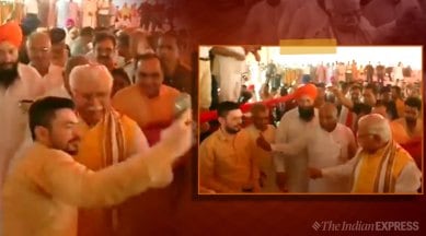 CM Manohar Lal Khattar, Manohar Lal Khattar, Manohar Lal Khattar viral video, Khattar selfie viral video, trending, election rally, indian express, indian express news