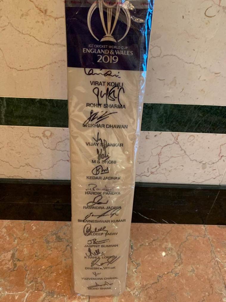 PM Modi, Ibrahim solih, modi in maldives, modi gifts cricket bat, maldives president, modi gift to maldives president, modi gift to solih, bilateral talks, bilateral meet, indian express