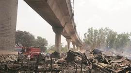 delhi, delhi news, delhi metro, delhi fire, delhi market fire, delhi metro services hit, kalindi kunj market fire, kalindi kunj metro, india news, Indian Express