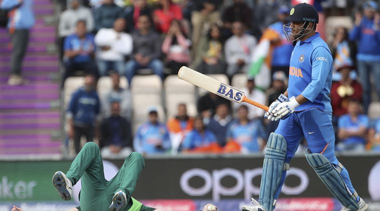 ms dhoni, dhoni, dhoni gloves, dhoni balidan badge gloves, dhoni army gloves, balidan badge, world cup, cricket world cup 2019, dhoni world cup, bcci dhoni, icc dhoni gloves, cricket news, indina express