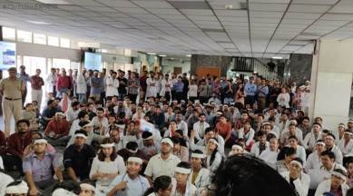 bengal doctors strike, Kolkata, Kolkata protest, live updates, West bengal, Bengal doctors strike, Delhi doctors strike, doctors strike, NRS MEdical college, Mamata banerjee, CM mamata Banerjee, AIIMS, India news, Indian Express