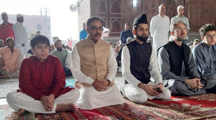pakistan foreign secretary, sohail mahmood, syed haider shah, delhi's jama masjid, eid 2019, eid ul fitr 2019, ramadan 2019, eid prayers, pakistan news, indian express