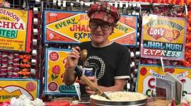 world cup 2019, cricket world cup, icc world cup 2019, ind vs aus, oval ind vs aus, oval bhel vendor, oval bhelpuri videos, british man bhelpuri, jhalmuri man oval, angus denoon, jhalmuri express, viral videos, indian express