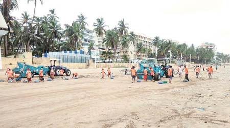 juhu beach, juhu beach cleanup, brihanmumbai municipal corporation, bmc, juhu, marine drive, mumbai news, Indian Express