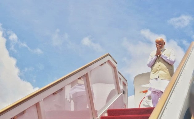 Narendra Modi, Modi in Sri lanka, narendra modi in sri lanka photos, Maitripala Sirisena, Modi meets sirisena, India-Sri Lanka relations, Indian Ocean, India News, Modi Sri Lanka visit, Indian Express
