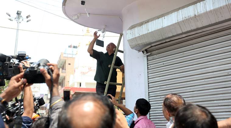 Delhi, Delhi News, BJP, Congress, Gautam Gambhir, CCTV installations, AAP, Manish Sisodia, AAP CCTV installation, Indian Express
